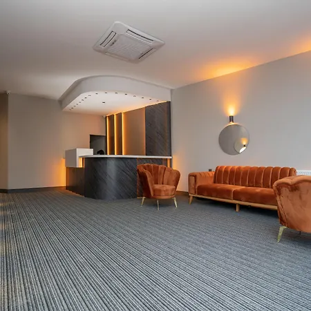 Center Hotel *