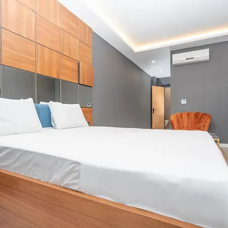 Center Hotel *