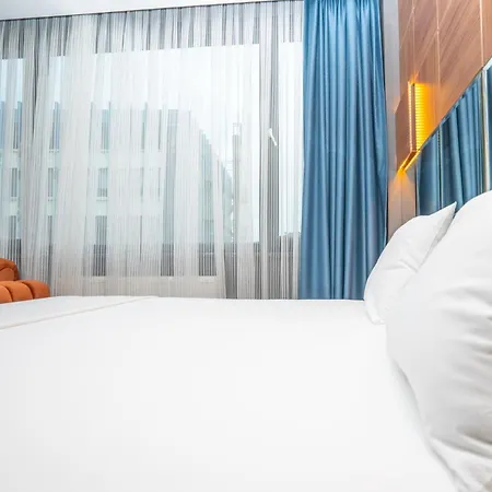 Hotel Center *