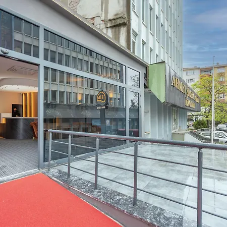 Center Hotel *