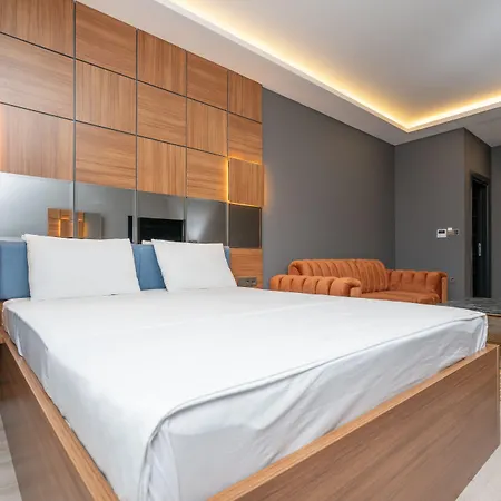 Center Hotel *